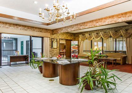 Executive Inn And Suites Ентърпрайз Интериор снимка