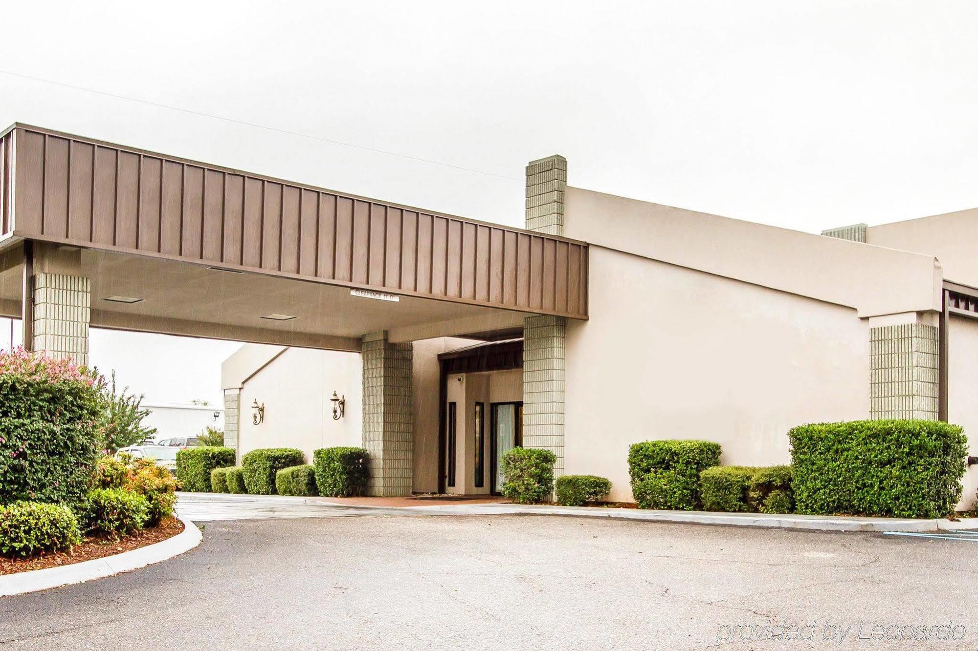 Executive Inn And Suites Ентърпрайз Екстериор снимка