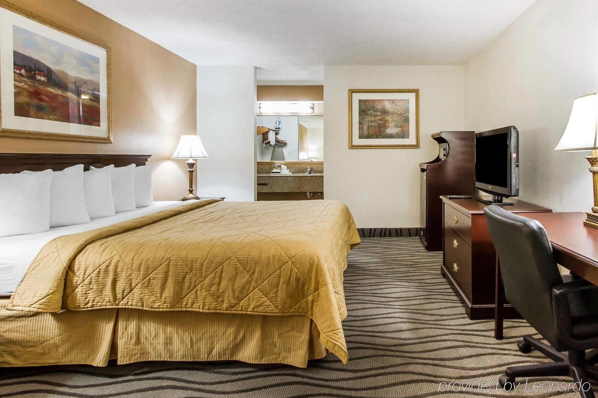 Executive Inn And Suites Ентърпрайз Екстериор снимка