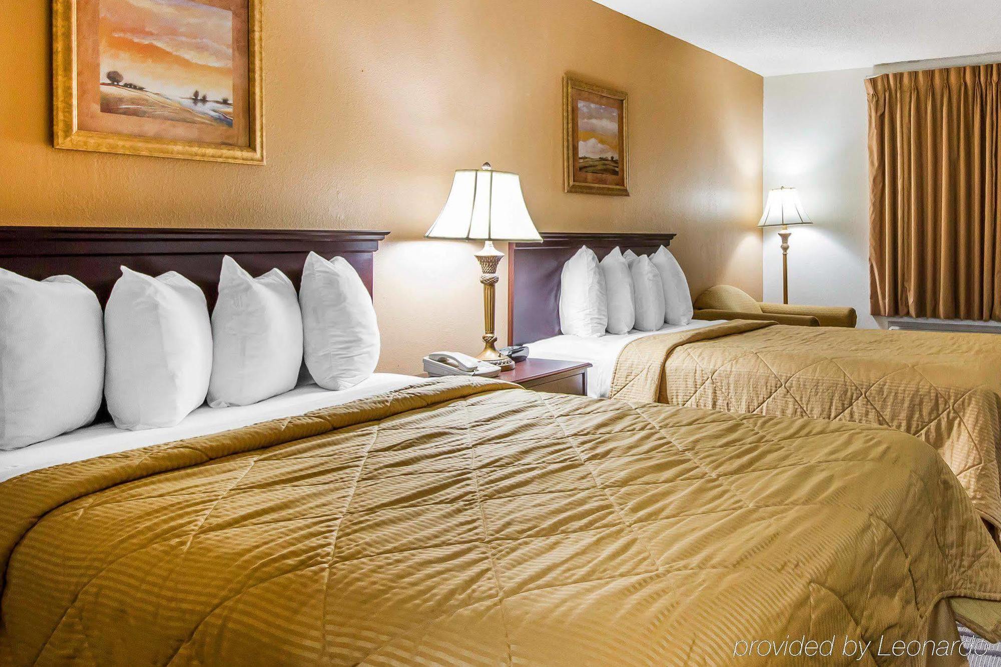 Executive Inn And Suites Ентърпрайз Екстериор снимка