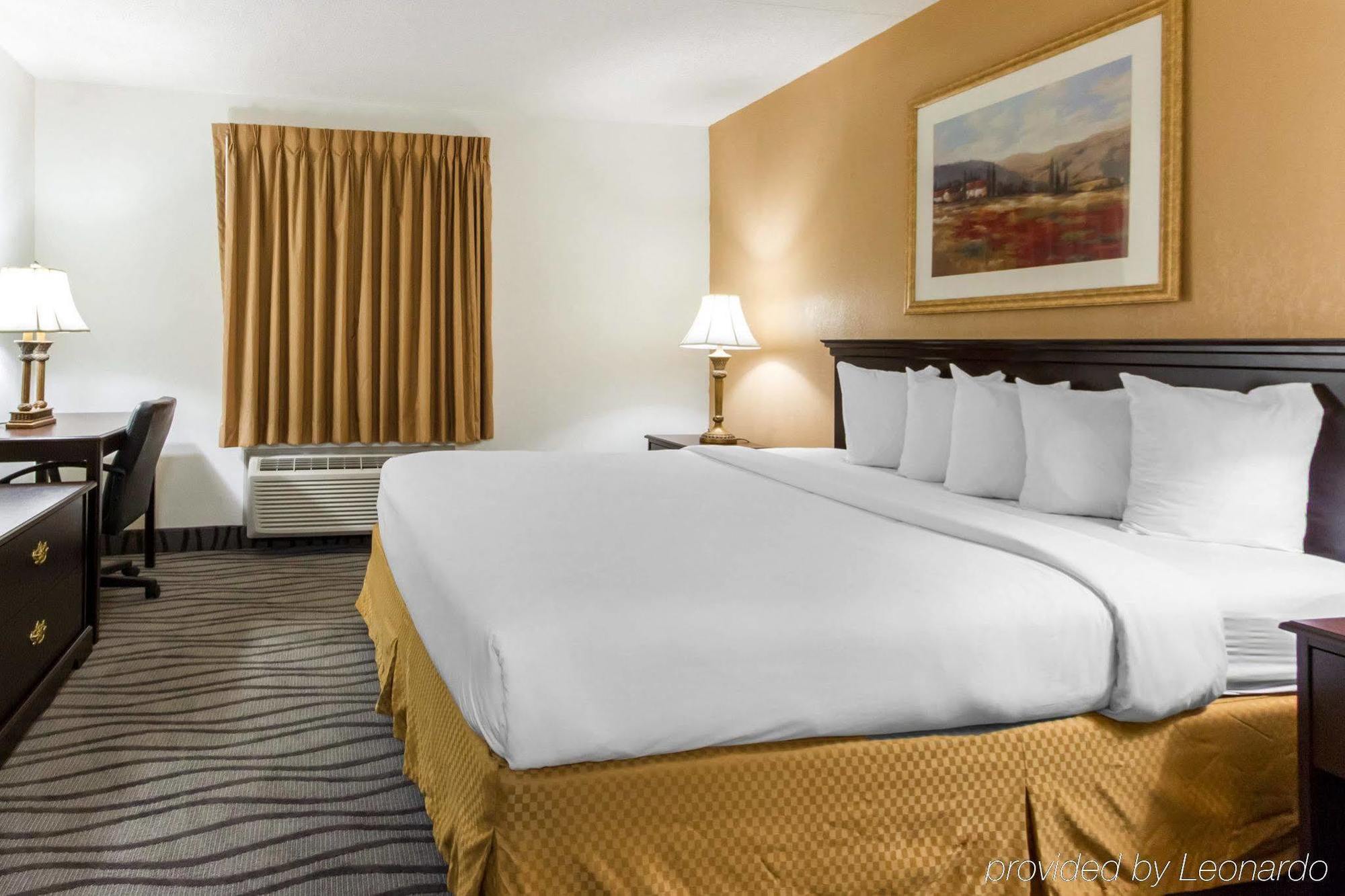 Executive Inn And Suites Ентърпрайз Екстериор снимка