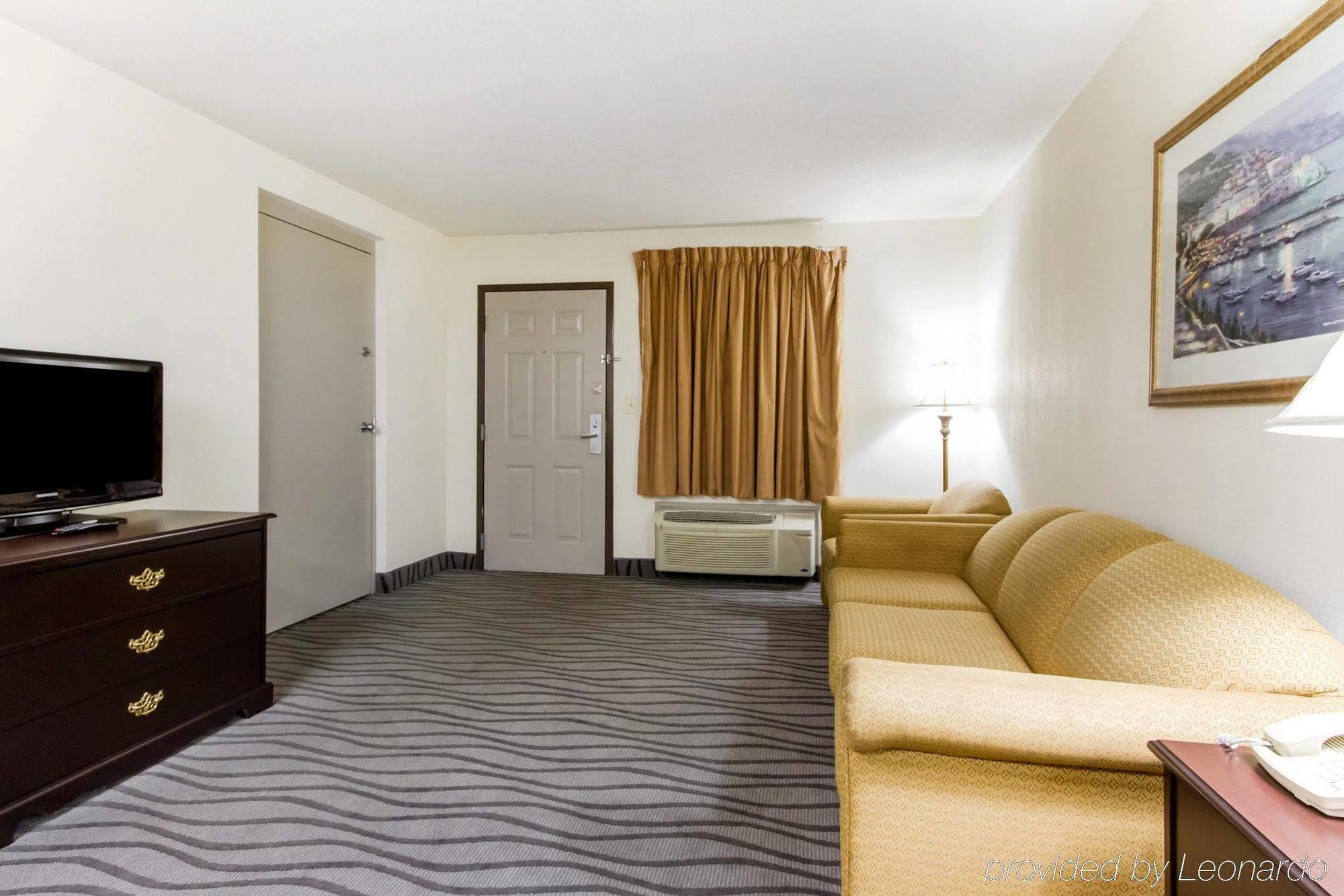 Executive Inn And Suites Ентърпрайз Екстериор снимка