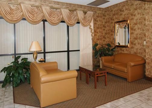 Executive Inn And Suites Ентърпрайз Екстериор снимка